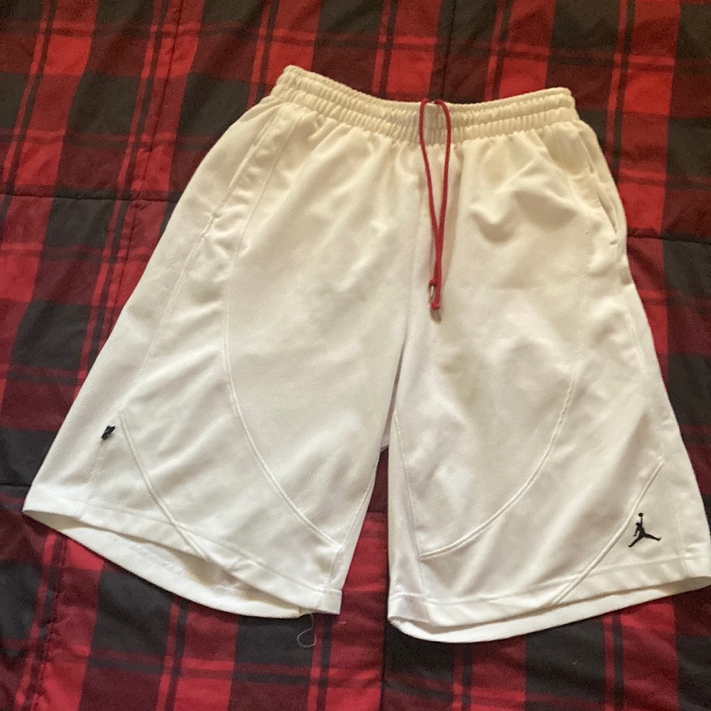L long white Jordan men’s basketball shorts